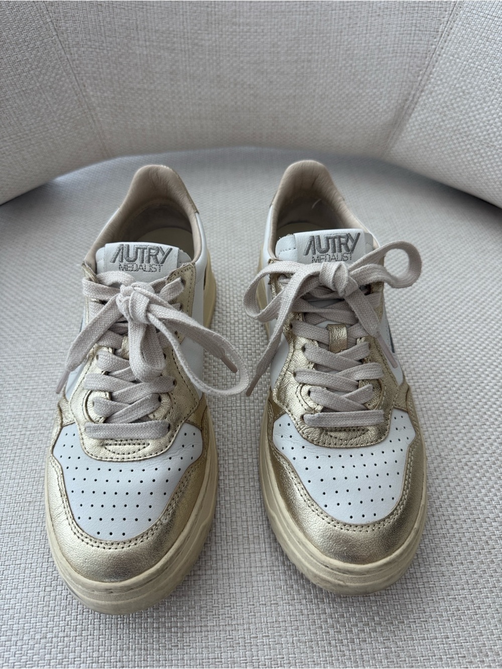 Autry Women white and gold low-top leather sneakers